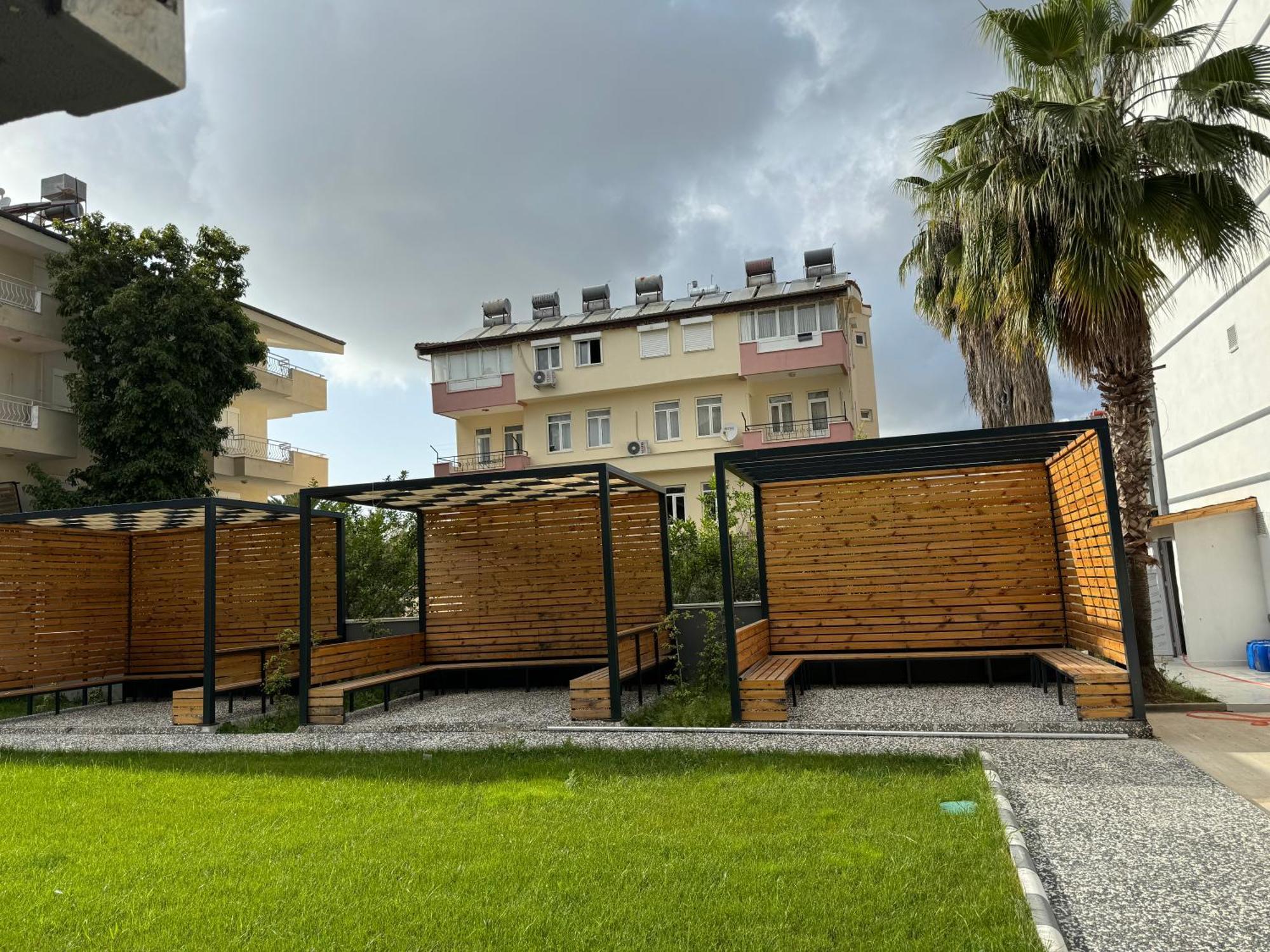 Blue House Apartment Side